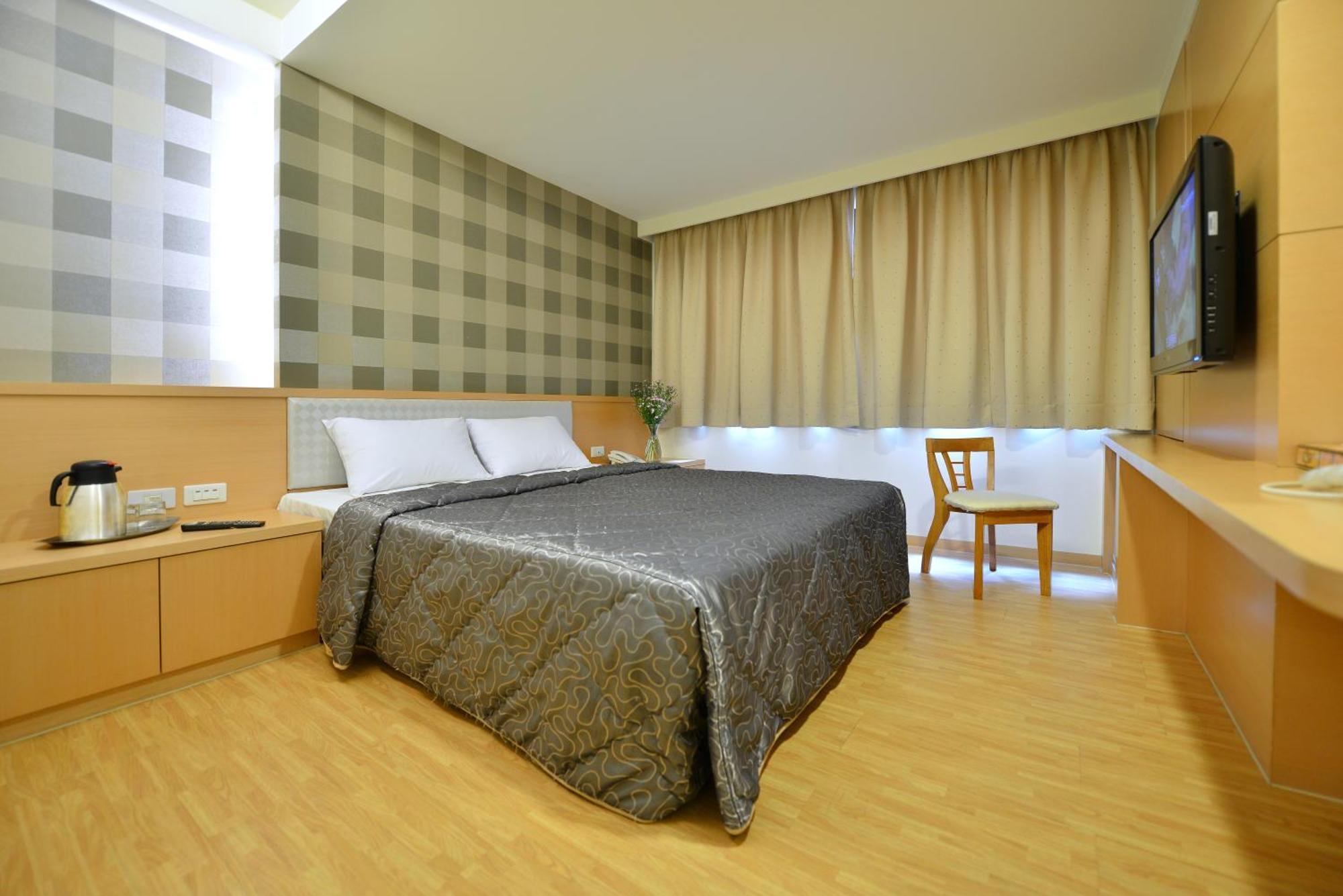 Ing Wang Hotel Tainan Extérieur photo