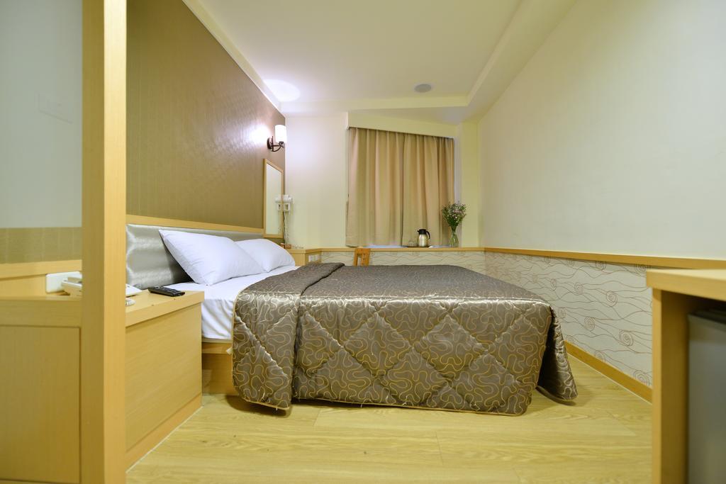 Ing Wang Hotel Tainan Extérieur photo