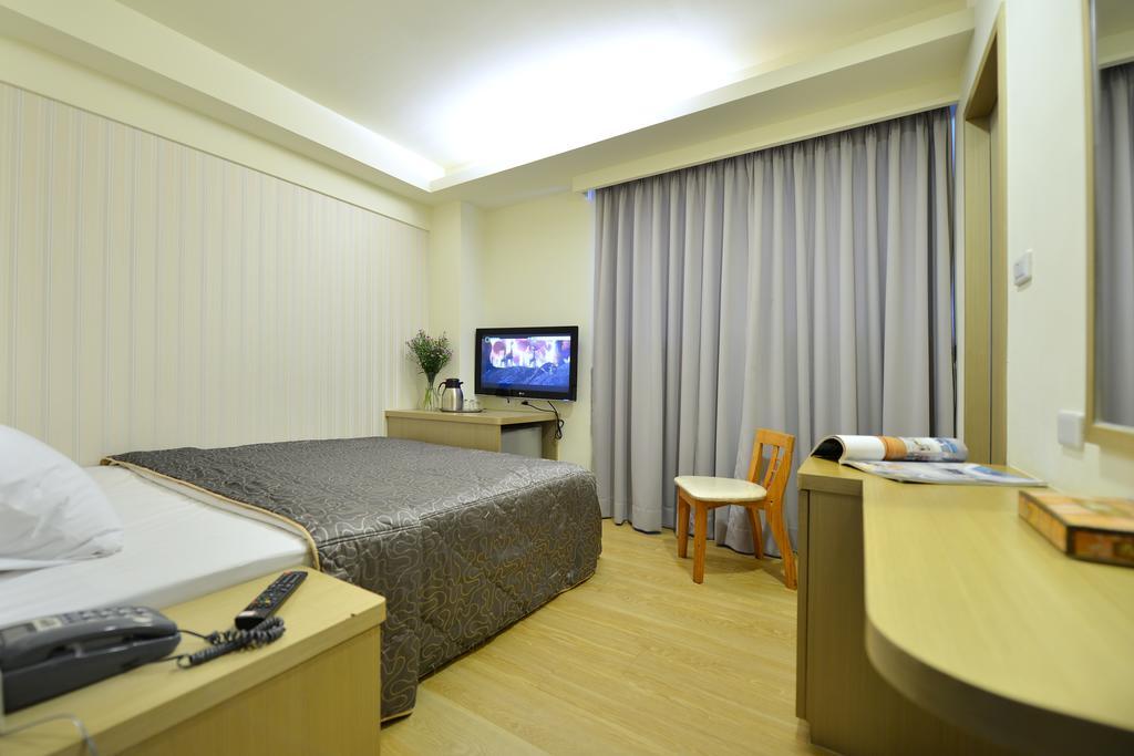 Ing Wang Hotel Tainan Extérieur photo